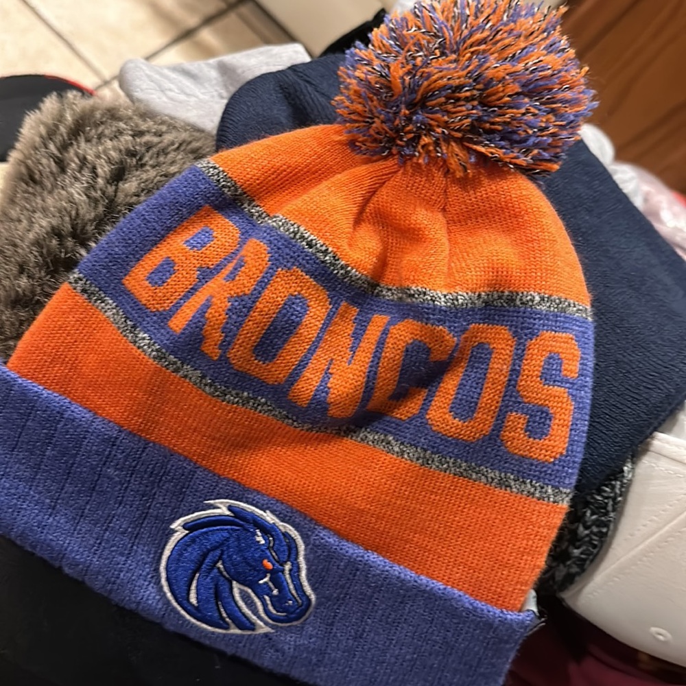 NWOT Unisex Boise State Beanie - Picture 2 of 4